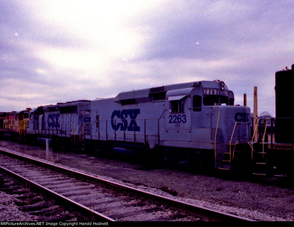 CSX 2263 & 6477